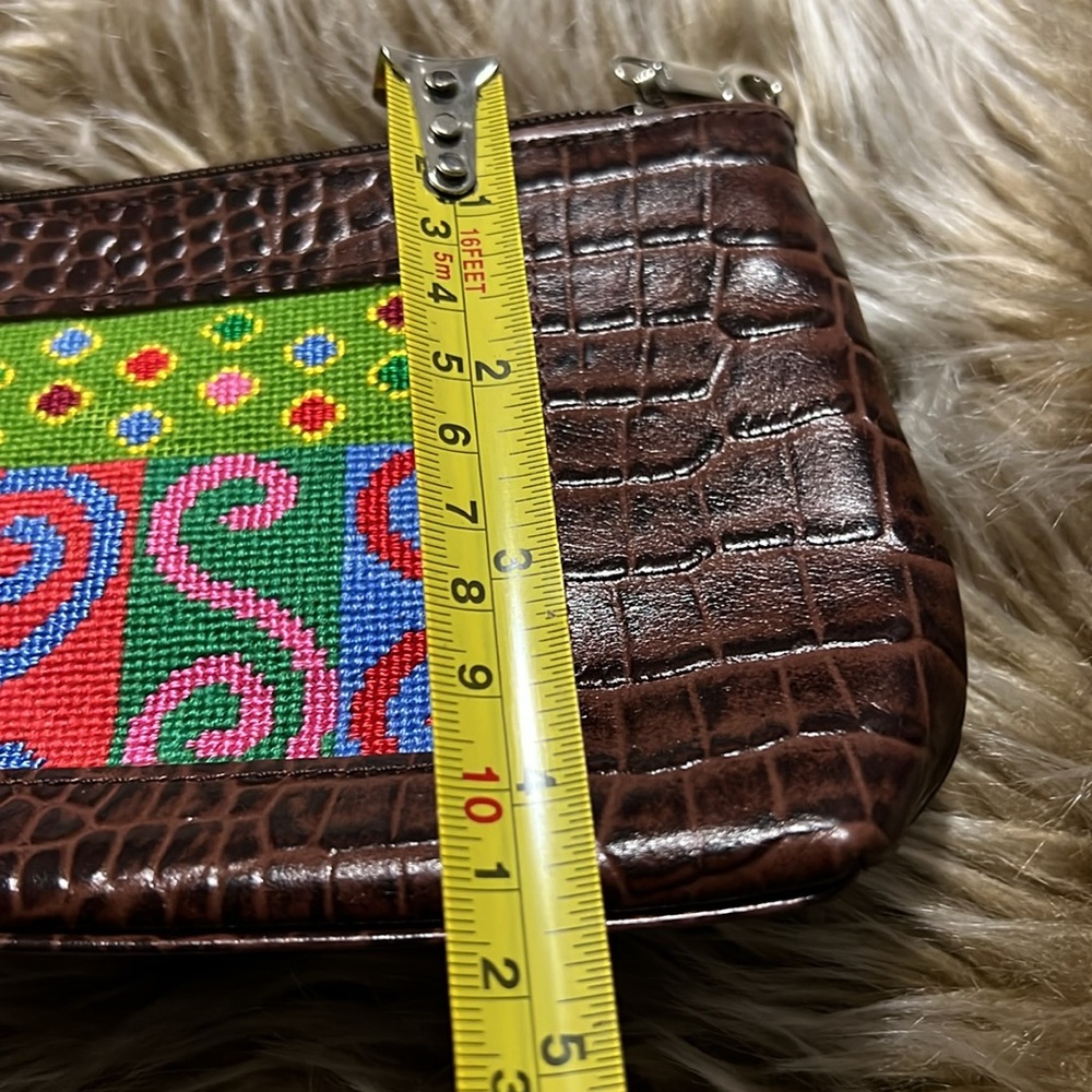 Elegant Brown Clutch with Colorful Embroidery - Picture 2 of 8
